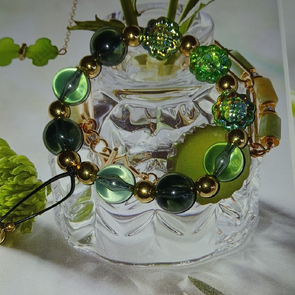 Green Beaded Stretch Bracelet with Gold Accent Beads
